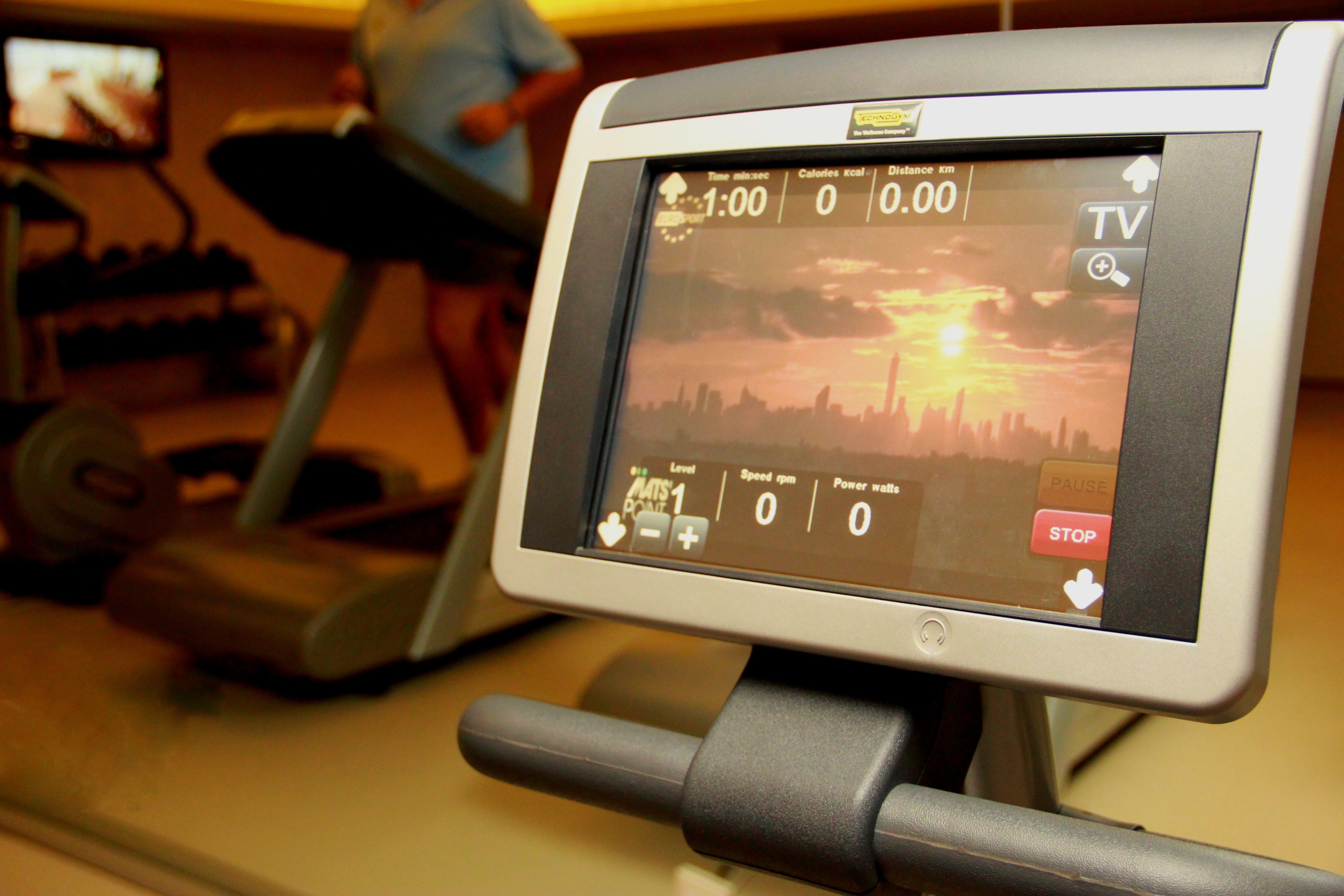 Crowne Plaza Vilamoura - Algarve By Ihg Bagian luar foto A treadmill console