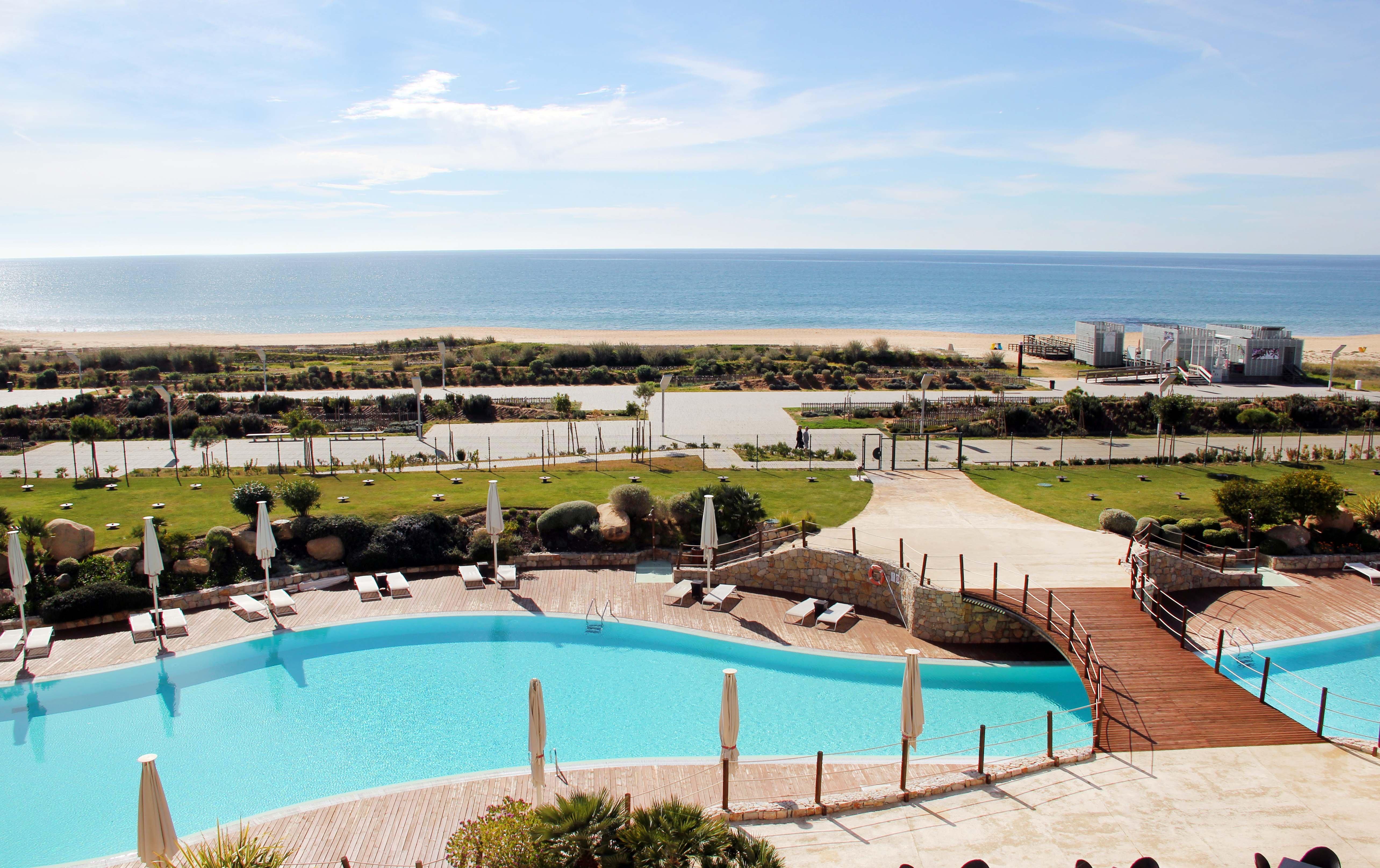 Crowne Plaza Vilamoura - Algarve By Ihg Bagian luar foto View of the beach from the hotel