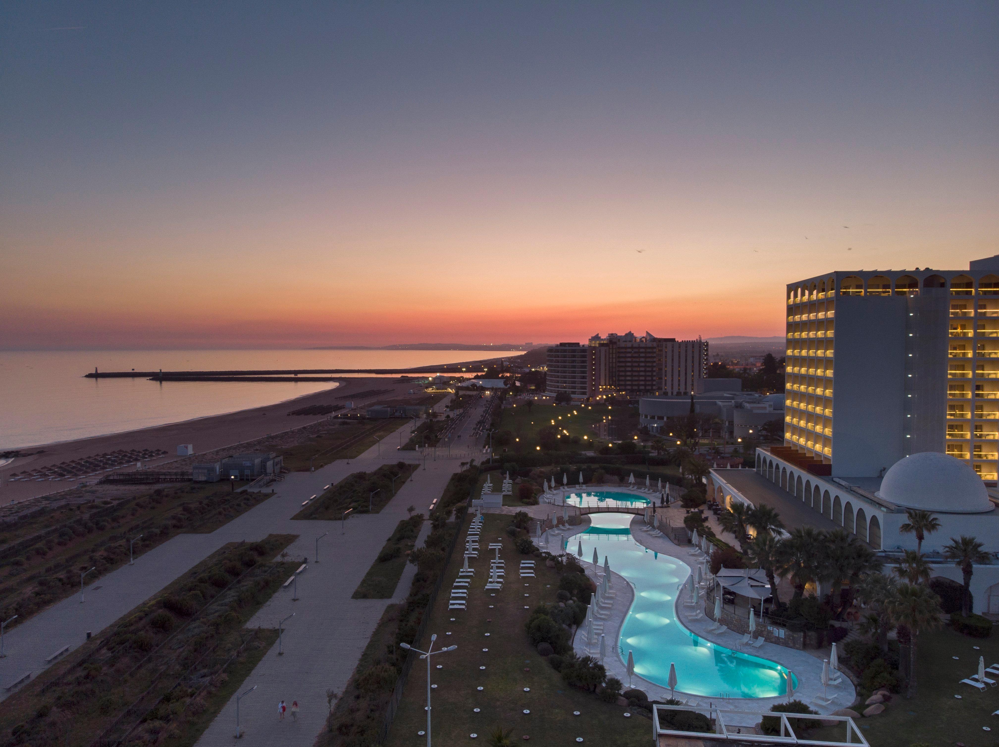 Crowne Plaza Vilamoura - Algarve By Ihg Bagian luar foto Sunset at the beach of Nikiti