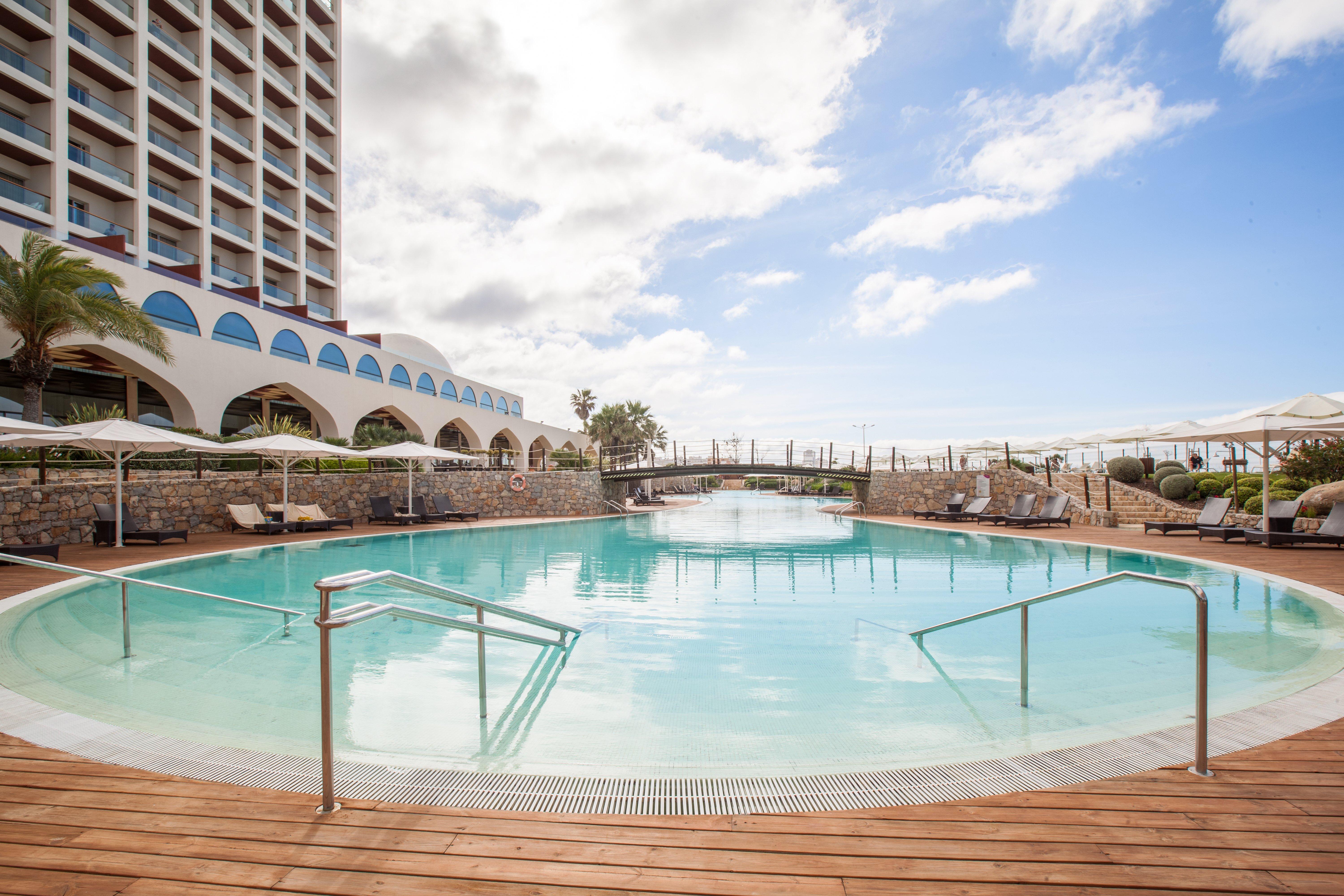 Crowne Plaza Vilamoura - Algarve By Ihg Bagian luar foto Pool at the hotel