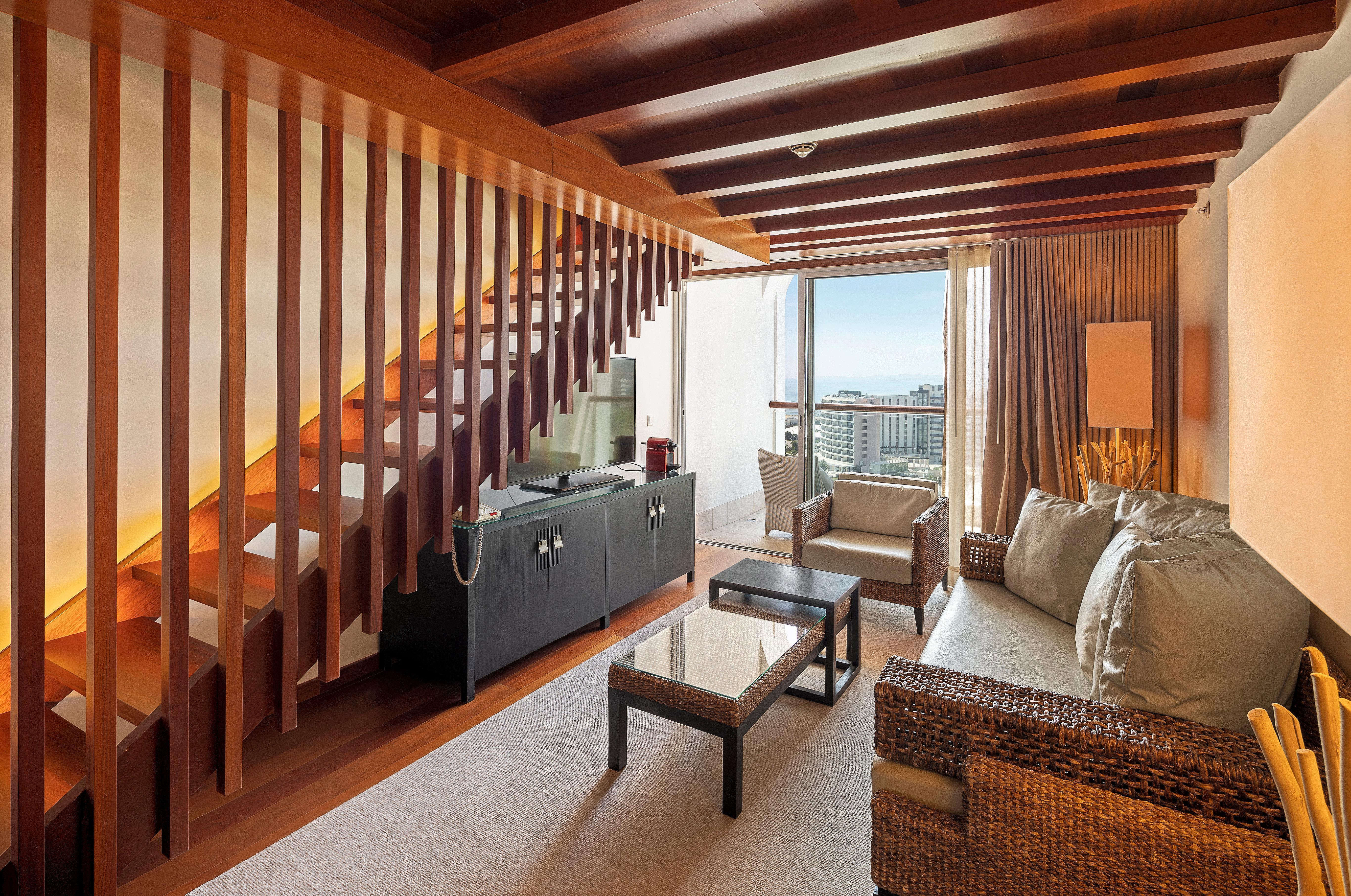 Crowne Plaza Vilamoura - Algarve By Ihg Bagian luar foto A suite at the hotel