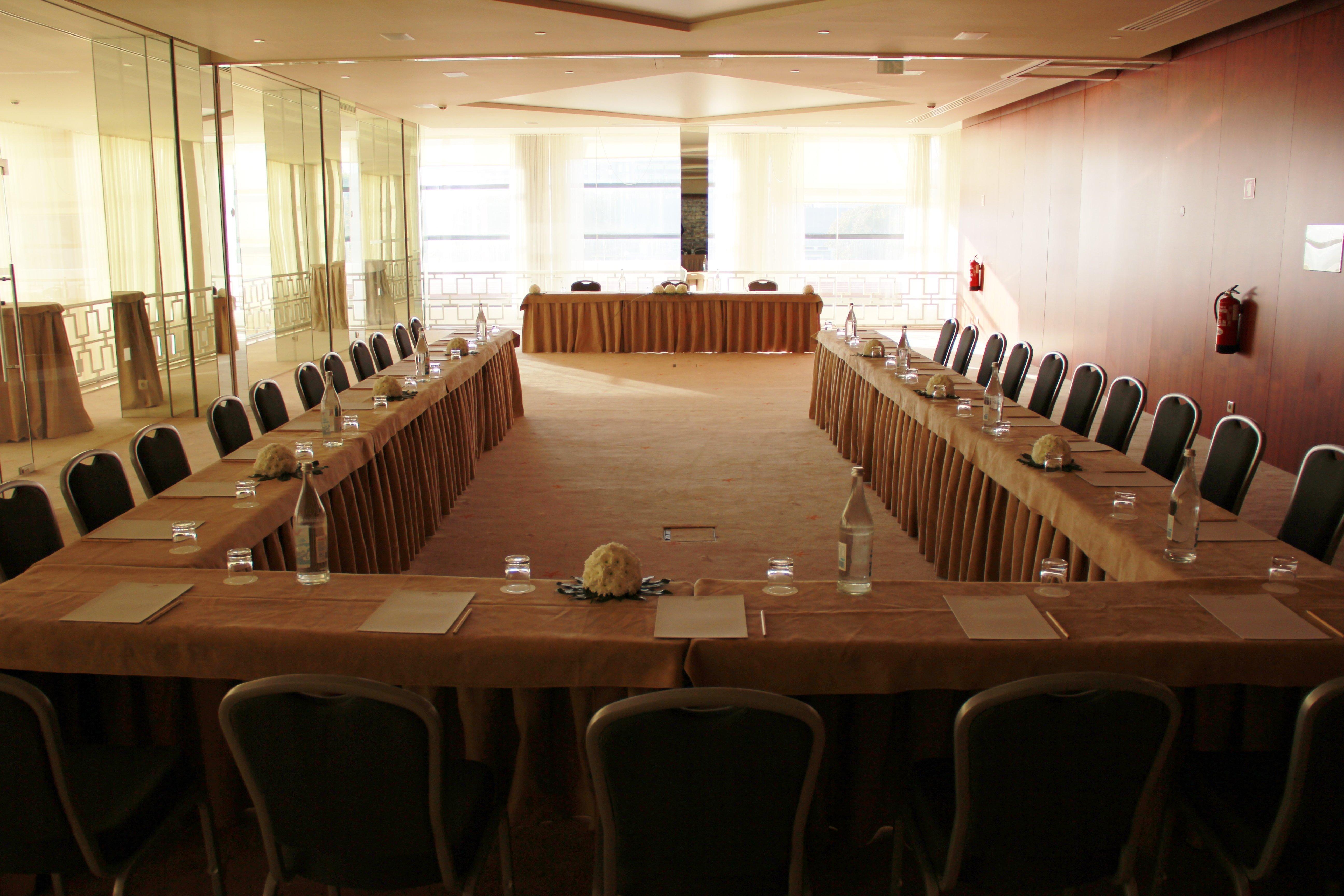 Crowne Plaza Vilamoura - Algarve By Ihg Bagian luar foto The conference room of the European University Barcelona