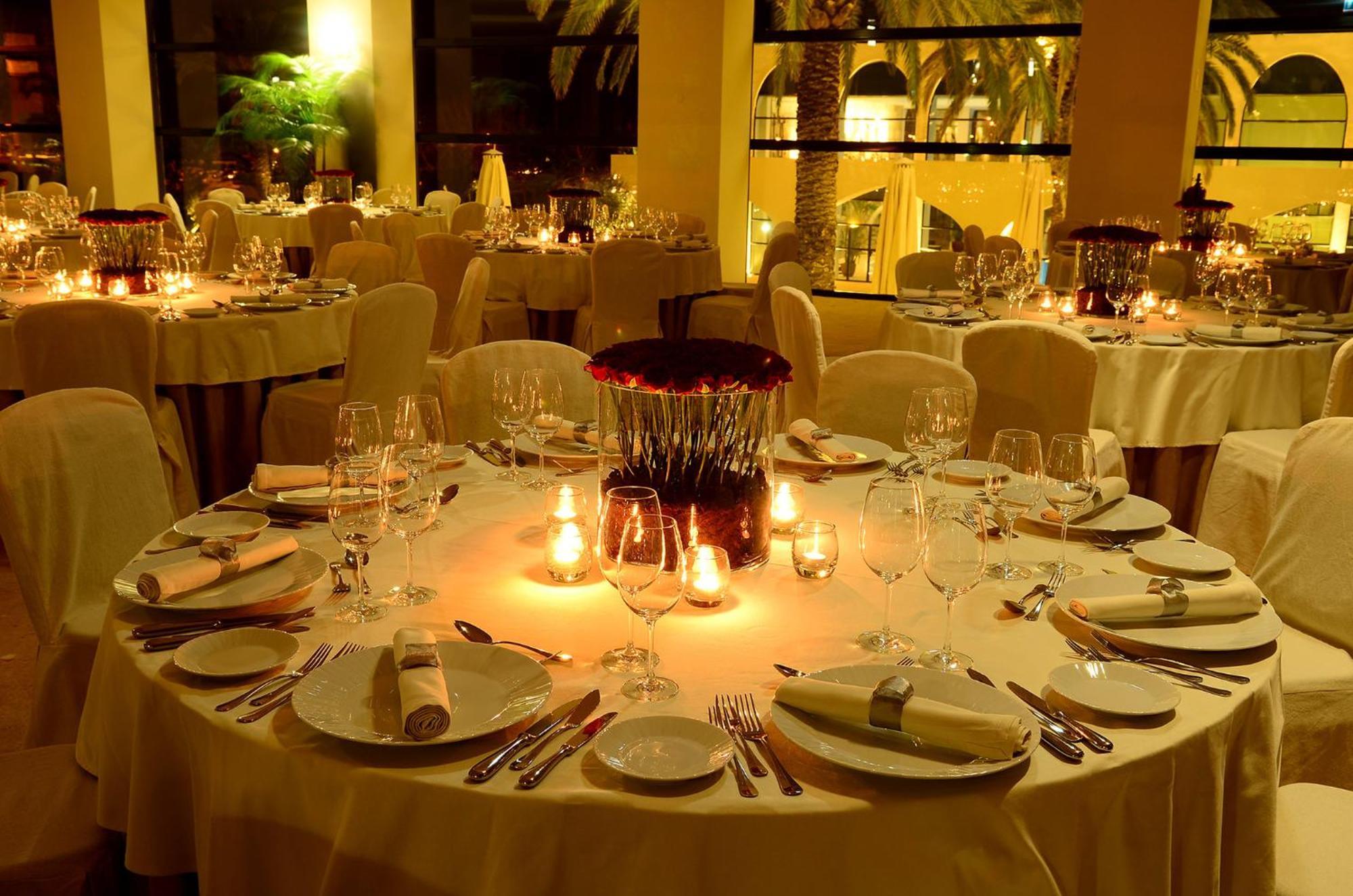 Crowne Plaza Vilamoura - Algarve By Ihg Bagian luar foto A table set for a formal dinner